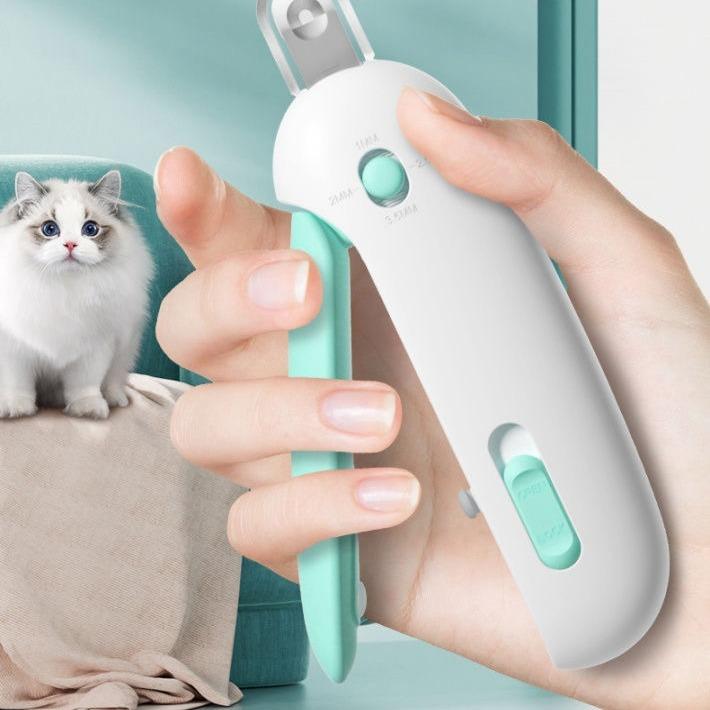 Cat nail clippers with adjustable aperture